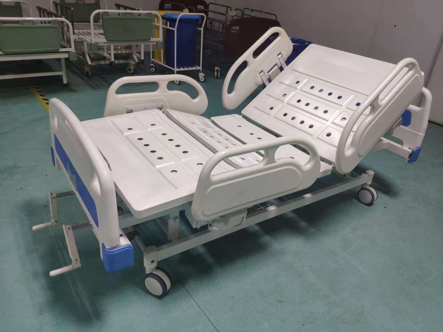 医用冲孔双摇护理病床abs床头四小护栏背部可调节养老院护理病床