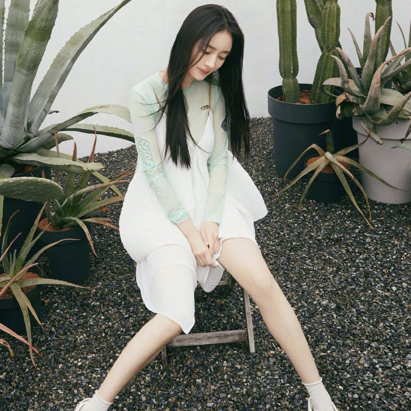 2020夏杨幂明星同款圆领绿色印花冰丝防晒t恤网纱打底衫上衣女夏