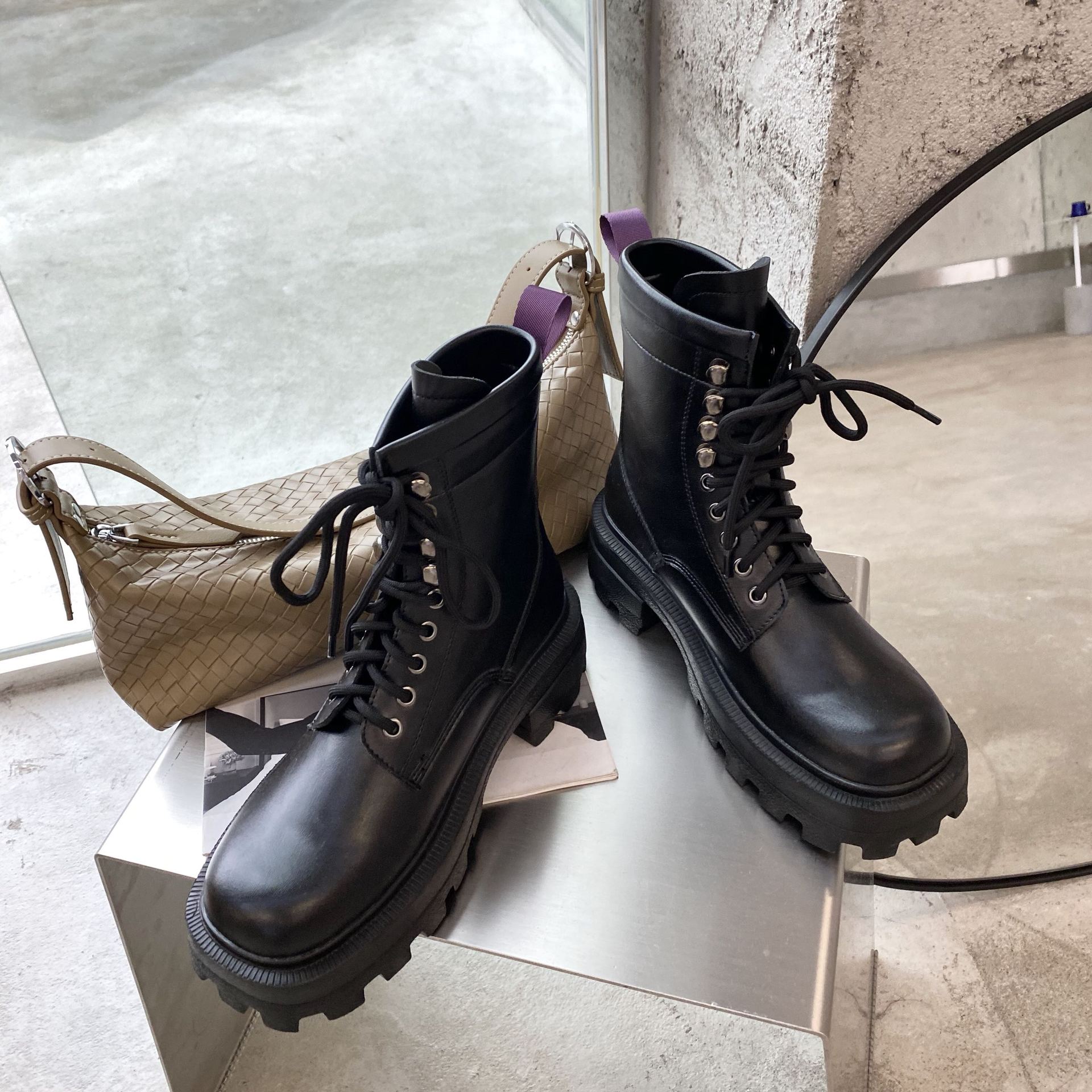 封帆同款中筒厚底方头复古朋克靴女鞋2020新款百搭欧美短靴马丁靴