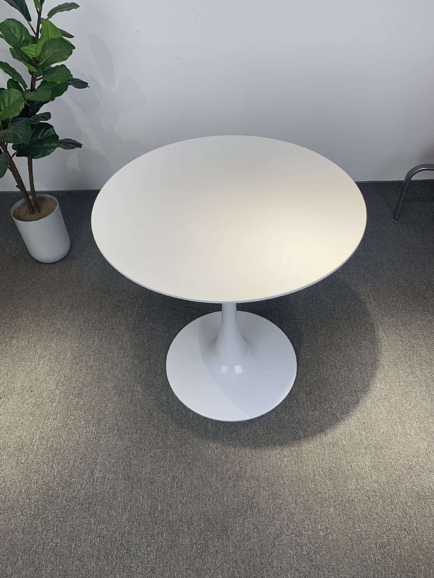 北欧简约伊姆斯小圆桌简奢洽谈会议家用轻现代茶几白色餐桌办公桌