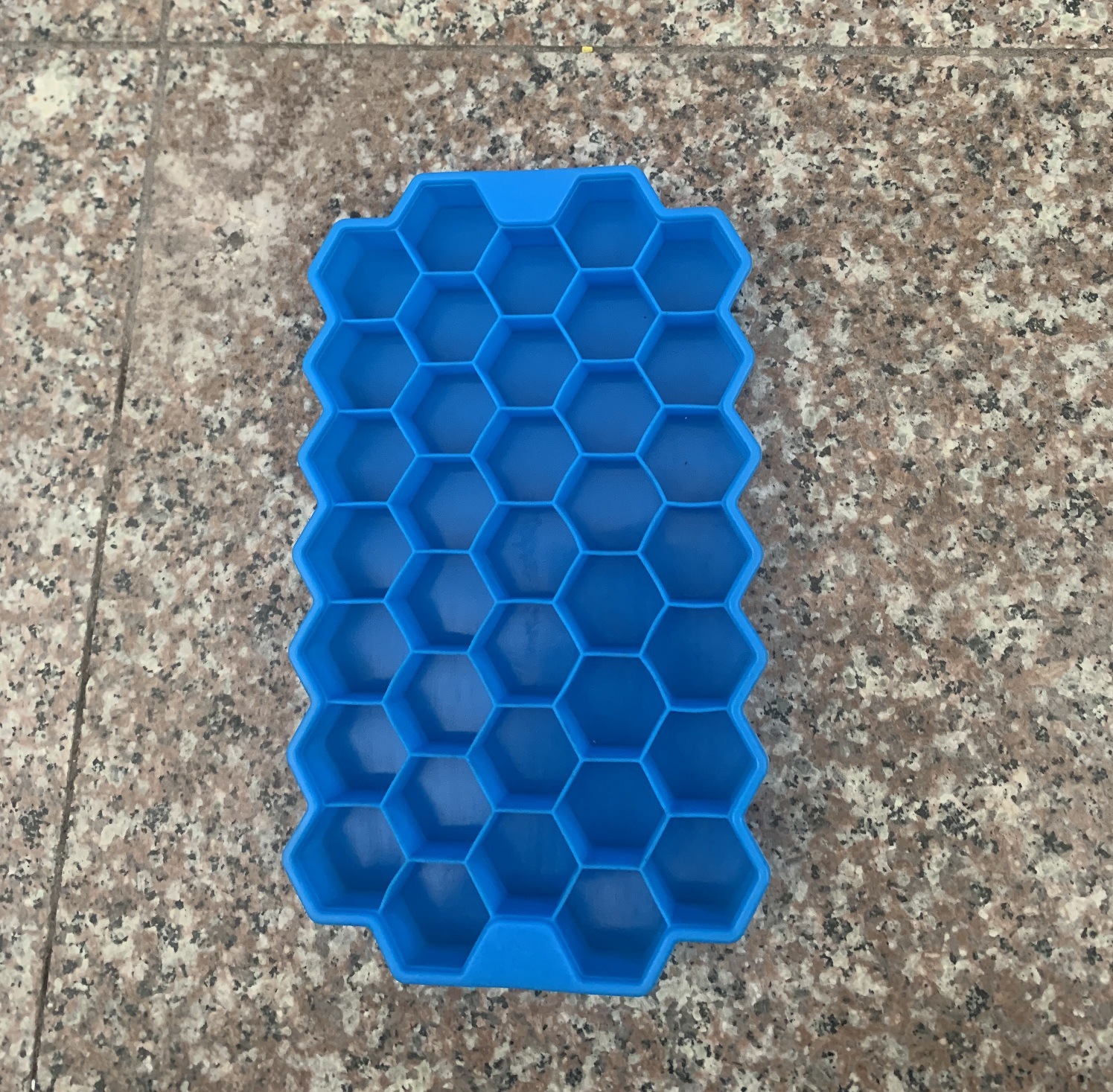 37 Grid Honeycomb Ice Tray Silicone Ice Cube Tray with Lid Ice Tray Diy Ice Mold Ice Cube Mold with Lid