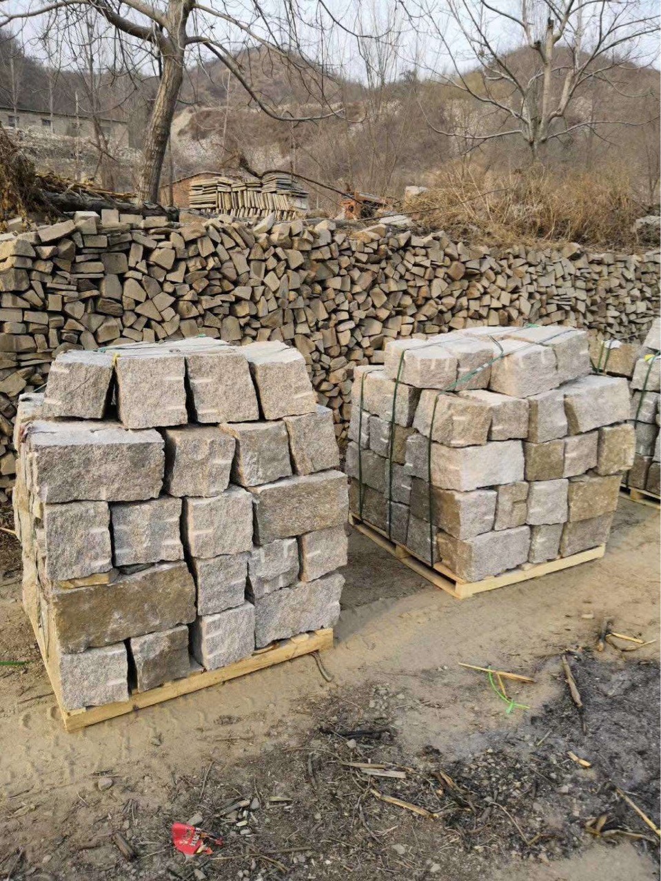 挡土墙石块垒墙石不规则砌墙石荒料料石垒墙石乱型石石料水幕墙