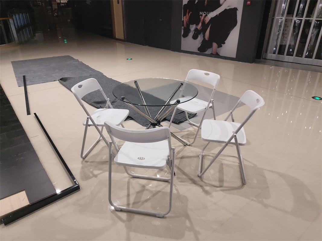 玻璃圆桌洽谈桌椅租赁直接租赁工厂物料齐全超低价格免人工费用