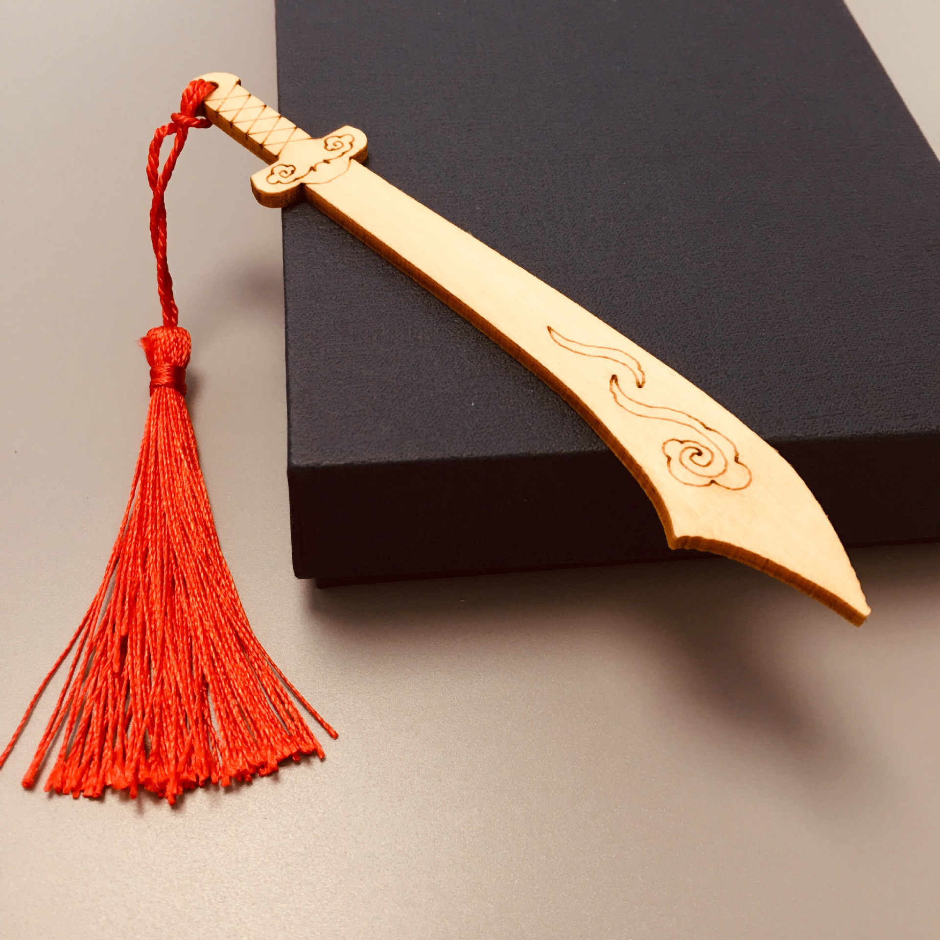 抓周用品 幼儿抓周木刀 带流苏木质雕刻小刀家居挂饰小摆件玩具