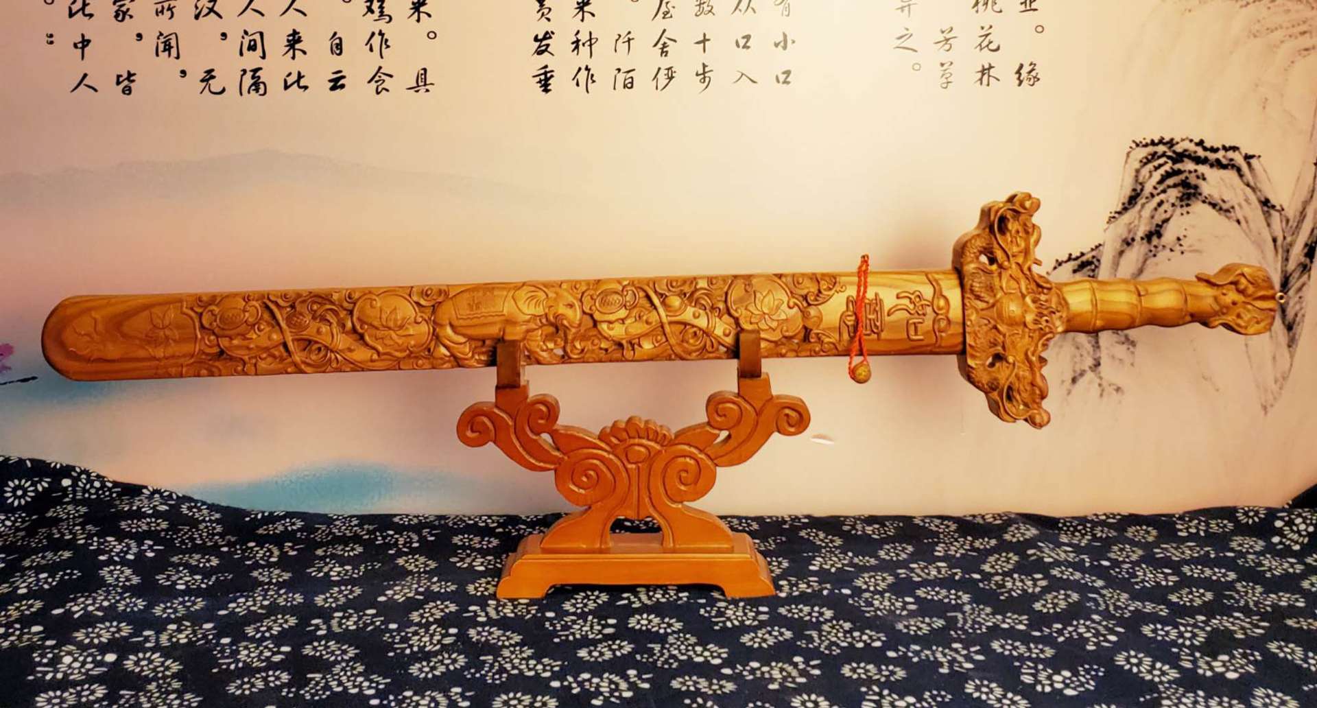 供应小号立式剑架桃木剑架剑托龙泉剑架花托剑架刀架吉祥如意剑架