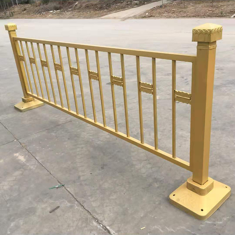 黄金护栏马路道路交通护栏 隔离防护人行道黄金铁艺护栏现货批发