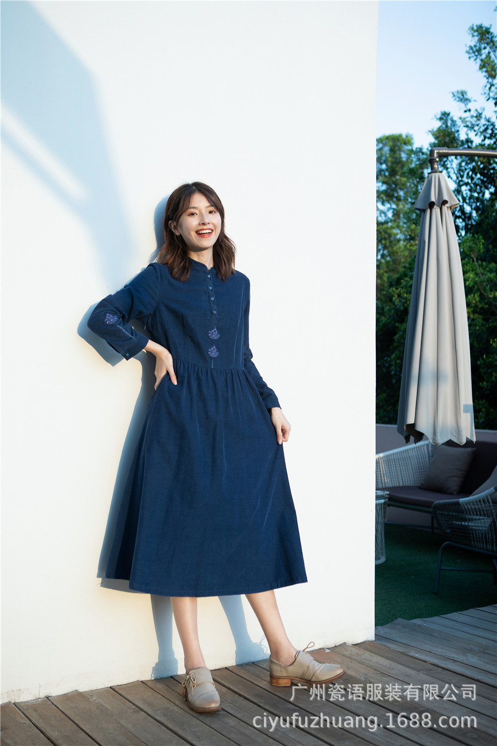 瓷语2020秋装新款灯芯绒长袖连衣裙 刺绣宫廷风裙子 下单询价