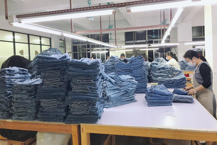 女装牛仔裤工厂2021春秋季款新小直筒女阔腿裤女裤潮广东广州厂家