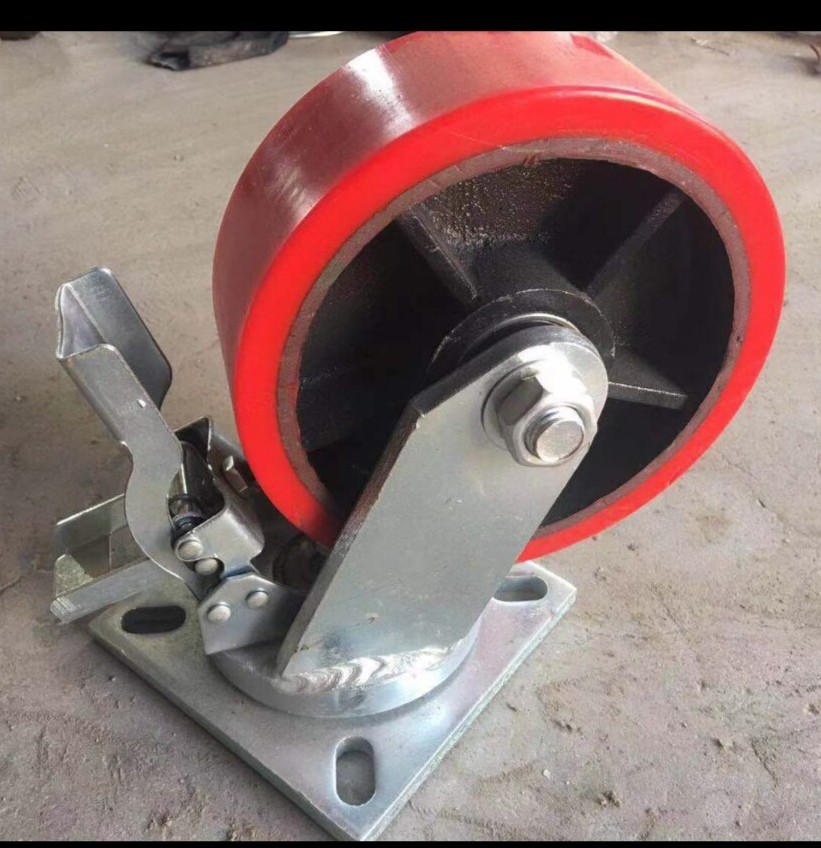 厂家生产重型铁芯聚氨酯转向轮.承载1.5吨.聚氨酯定向刹车脚轮.