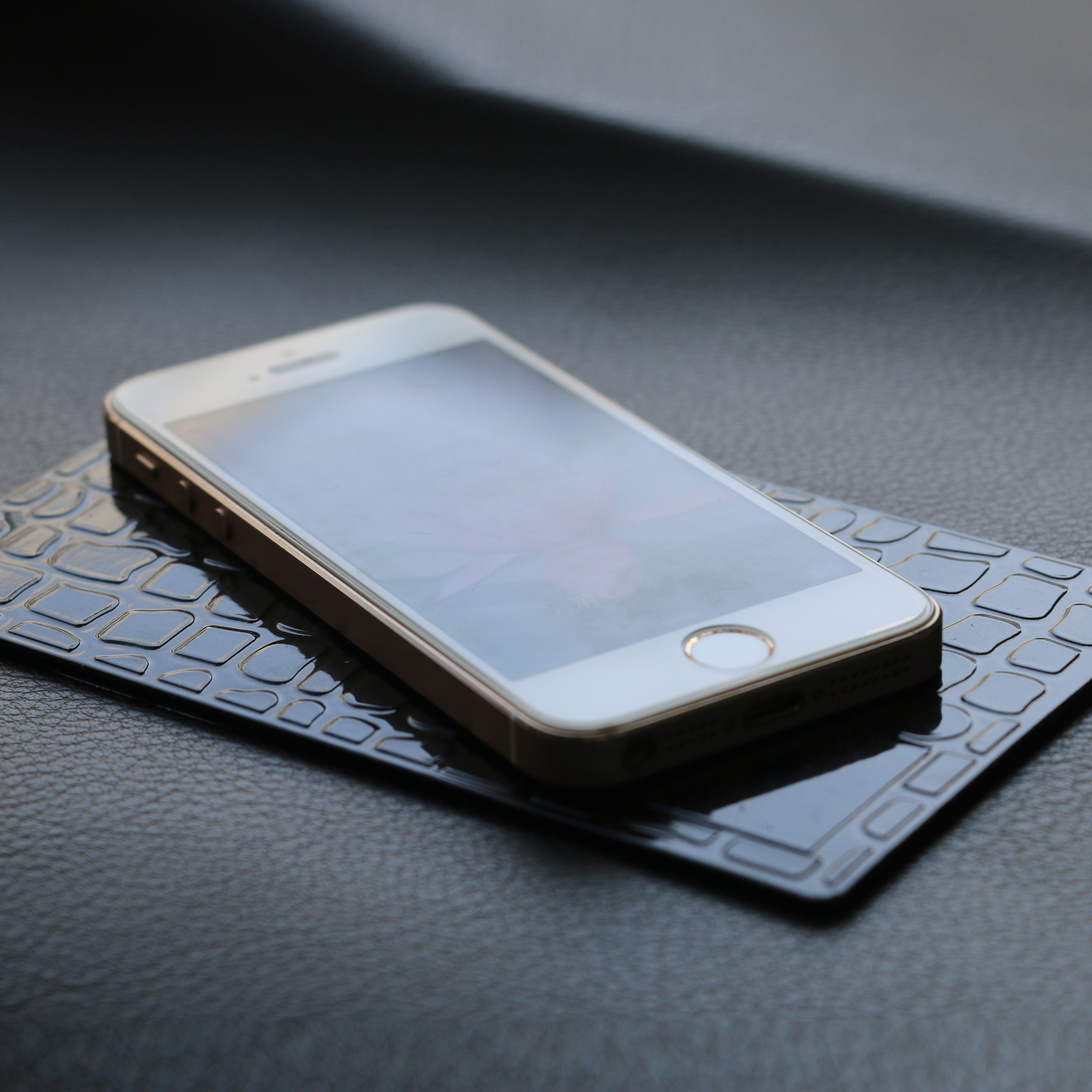 手机防滑垫 车载网格防滑垫环保止滑垫汽车用品 自粘硅胶防滑垫