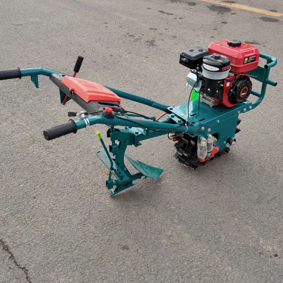 手扶式犁地微耕机视频 多功能旋耕机 柴油小型耕地机图片