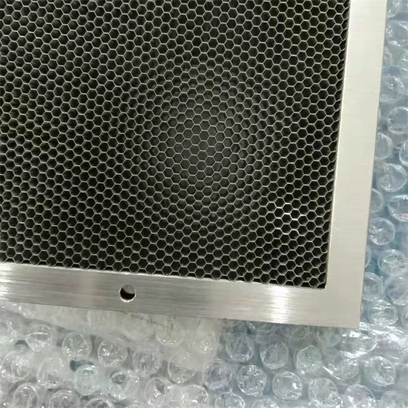 不锈钢材质电磁屏蔽通风板,波导窗表面拉丝处理细节.jpg