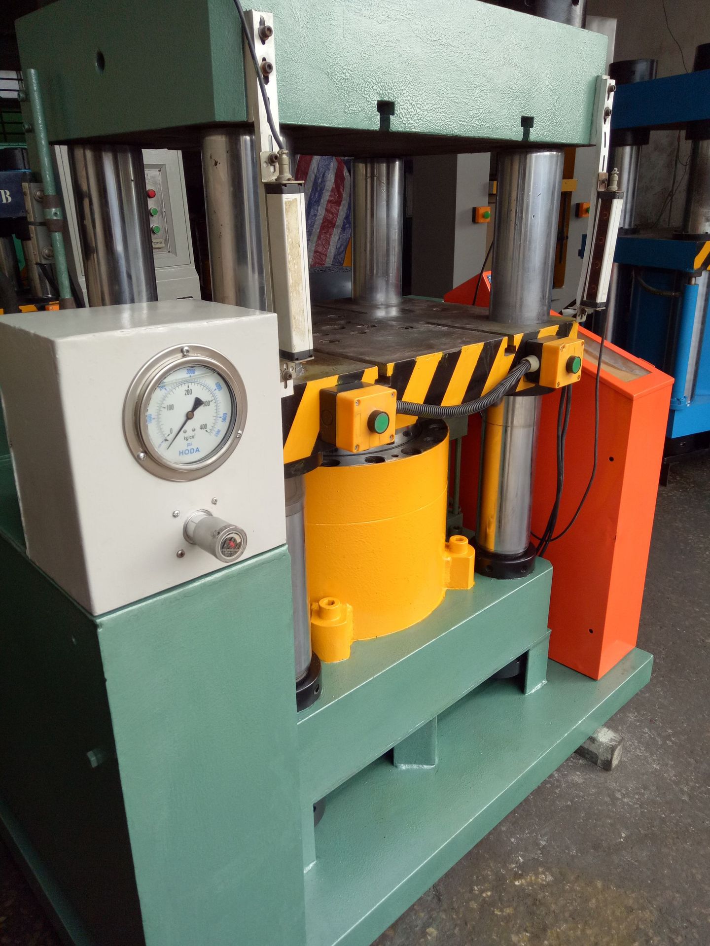 200吨下缸四柱油压机液压机五金冲压挤压模具合模机直销全国发货