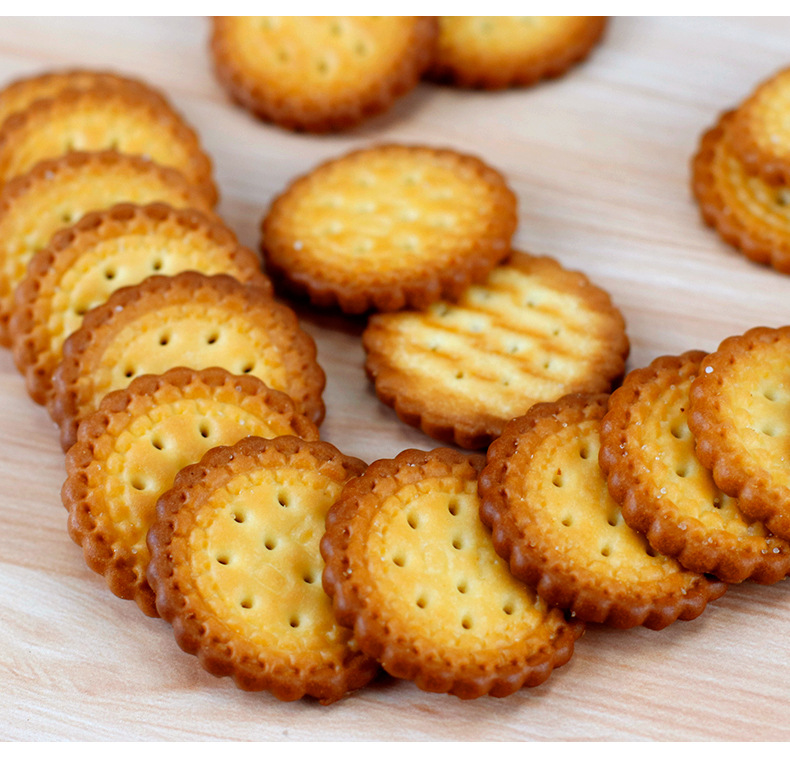 日式小圆饼干海盐饼干100g风味袋装网红休闲小零食办公室早餐代餐