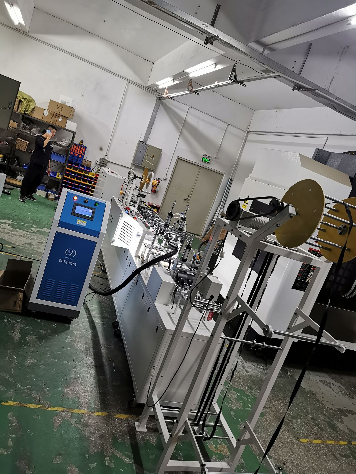 厂家直供魔术贴pur背胶机背胶粘扣带机魔术贴分条上胶涂胶设备