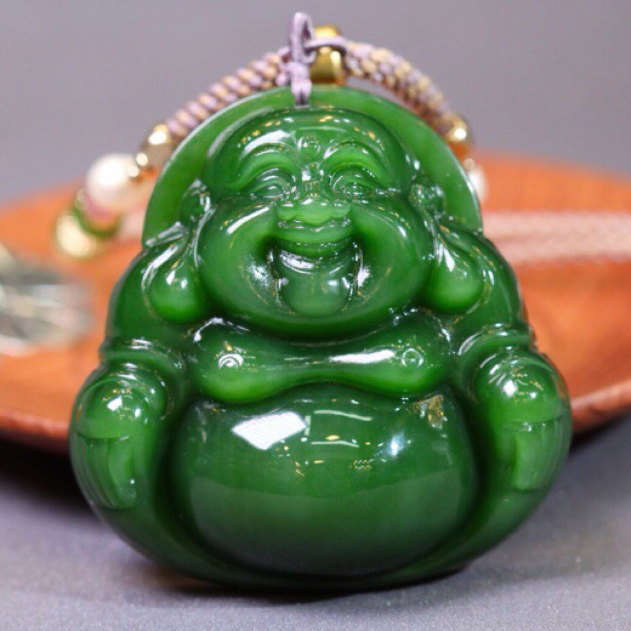 新疆和田玉优质碧玉菠菜绿佛公玉石吊坠玉石工艺品带证书一件代发