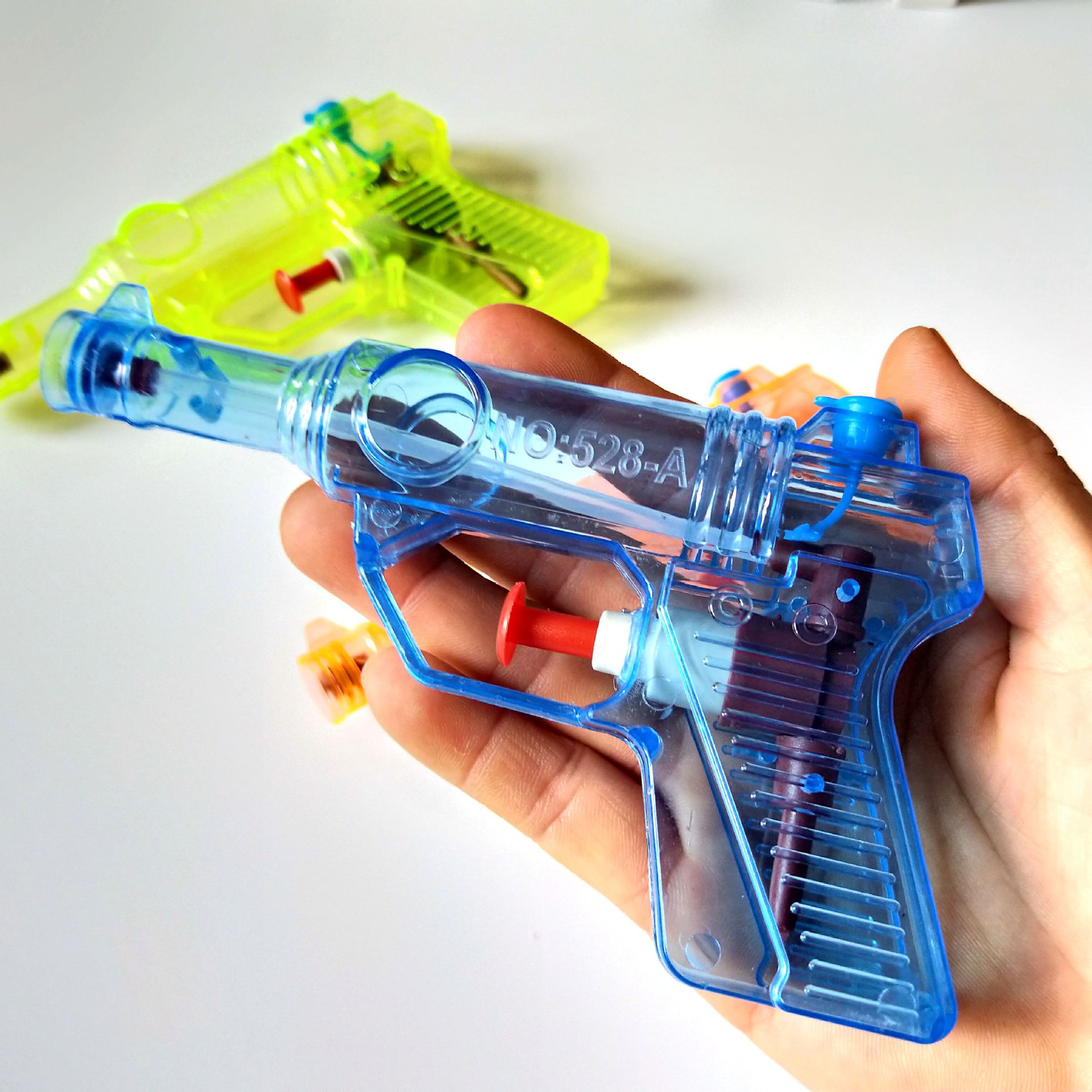 儿童迷你小号透明水枪宝宝小孩戏水呲水玩具男女呲水玩水喷水枪