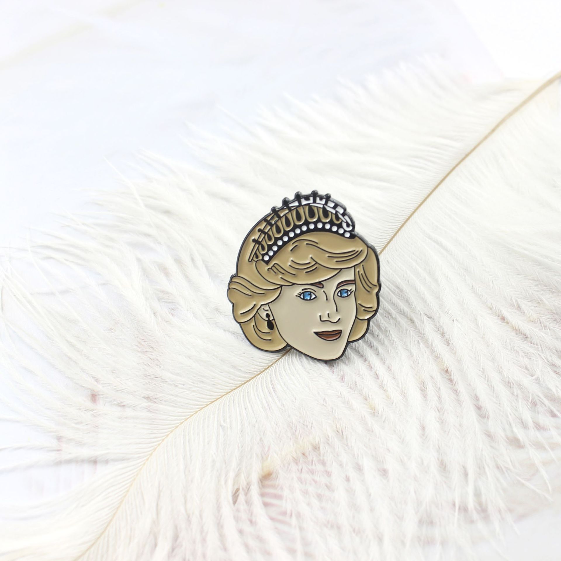 美丽善良的戴安娜王妃精致头像滴油胸针 潮流百搭王妃头像徽章