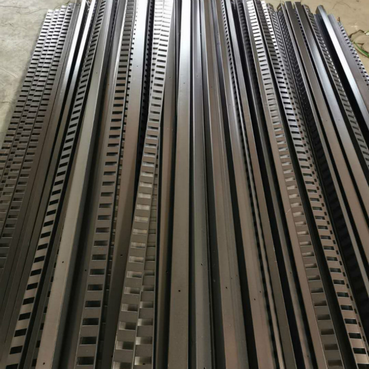 现货批发价供应黑方管可调挂墙直立防锈镀锌冲孔条展示架展架