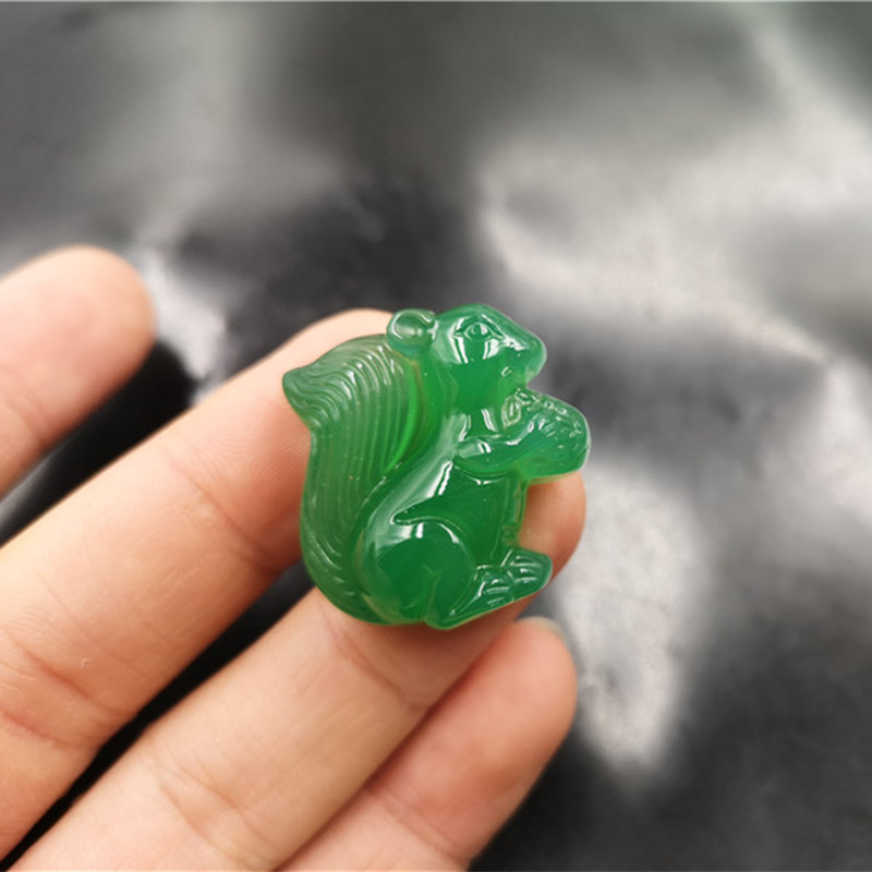 万玉批发 绿玛瑙松鼠吊坠 翠绿色可爱松鼠挂件 玉坠-阿里巴巴