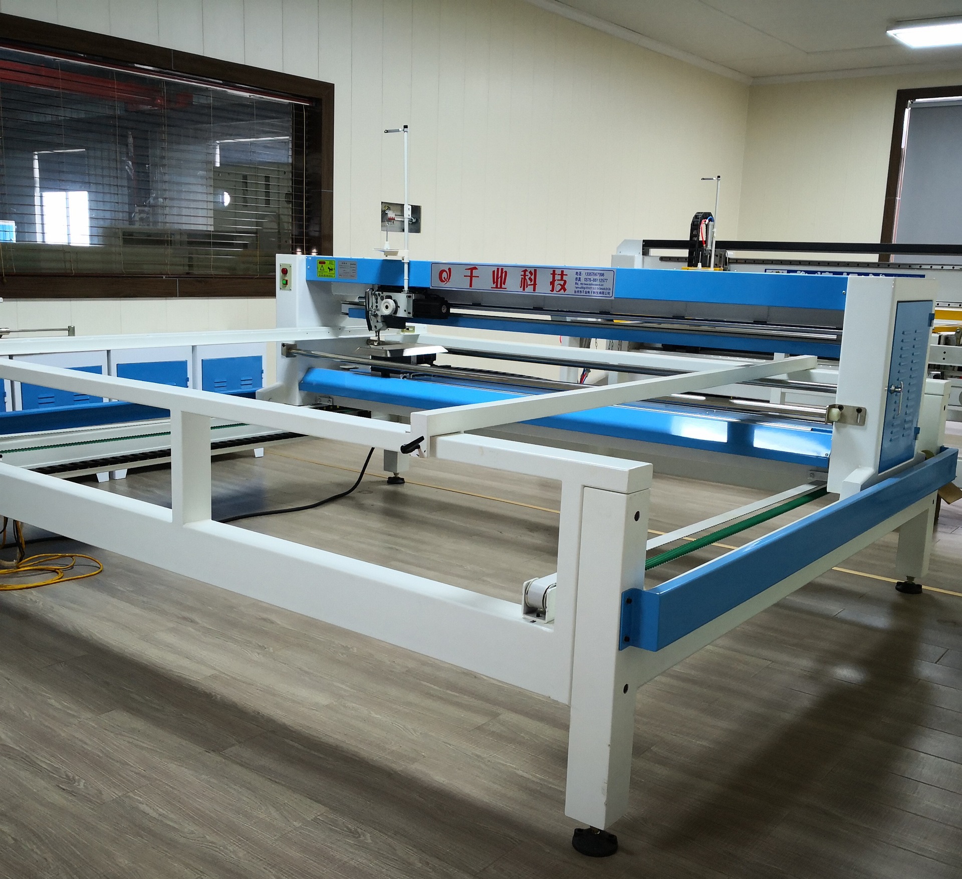 绗缝机自动剪线伺服全移动棉被绗缝机在线设计机头抬升绗被机直销