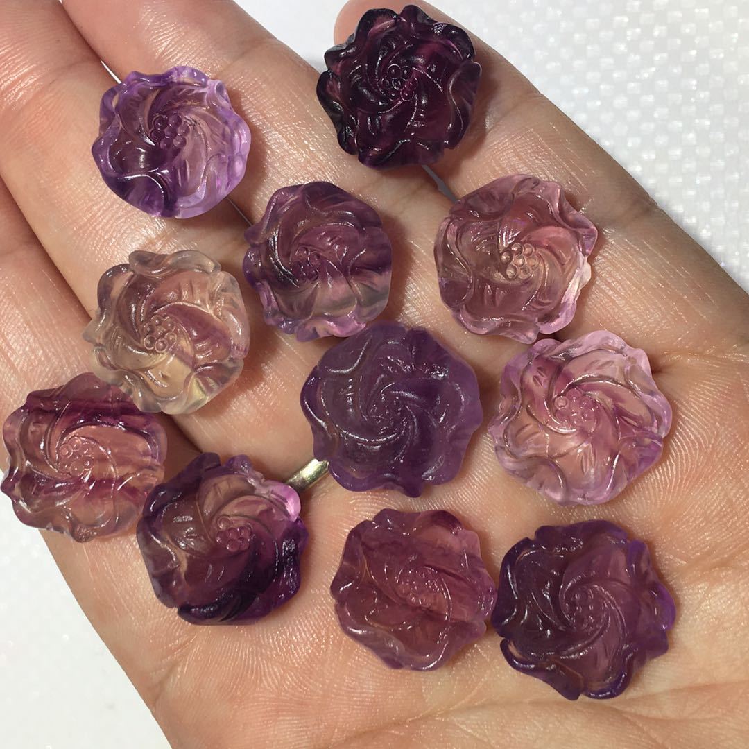 新品天然七彩萤石玫瑰花雕刻件吊坠 色泽鲜艳 雕工精细 如图实拍