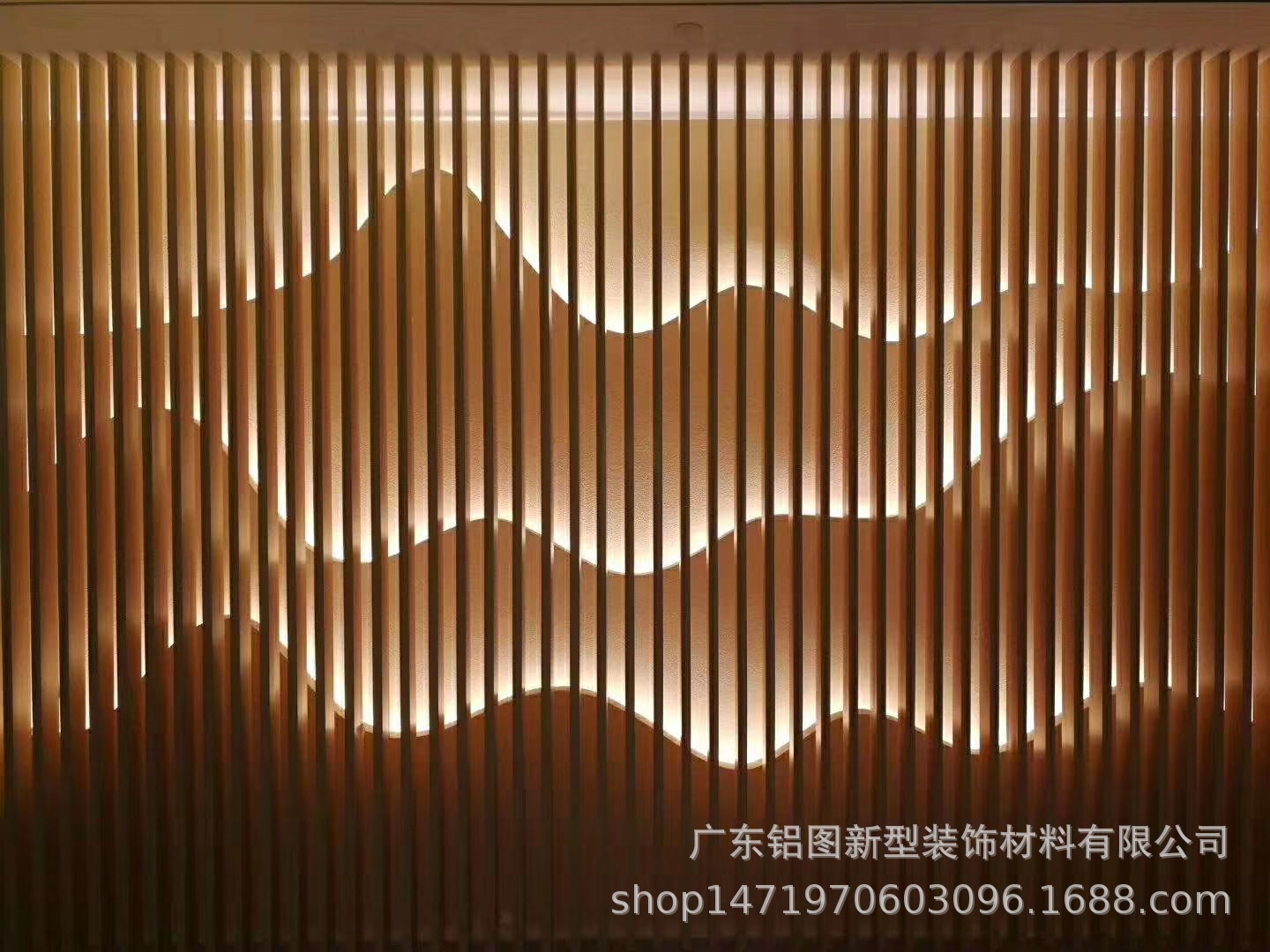 佛山厂家定制酒店门头造型铝方管山水画排列办公室立柱铝方通隔断