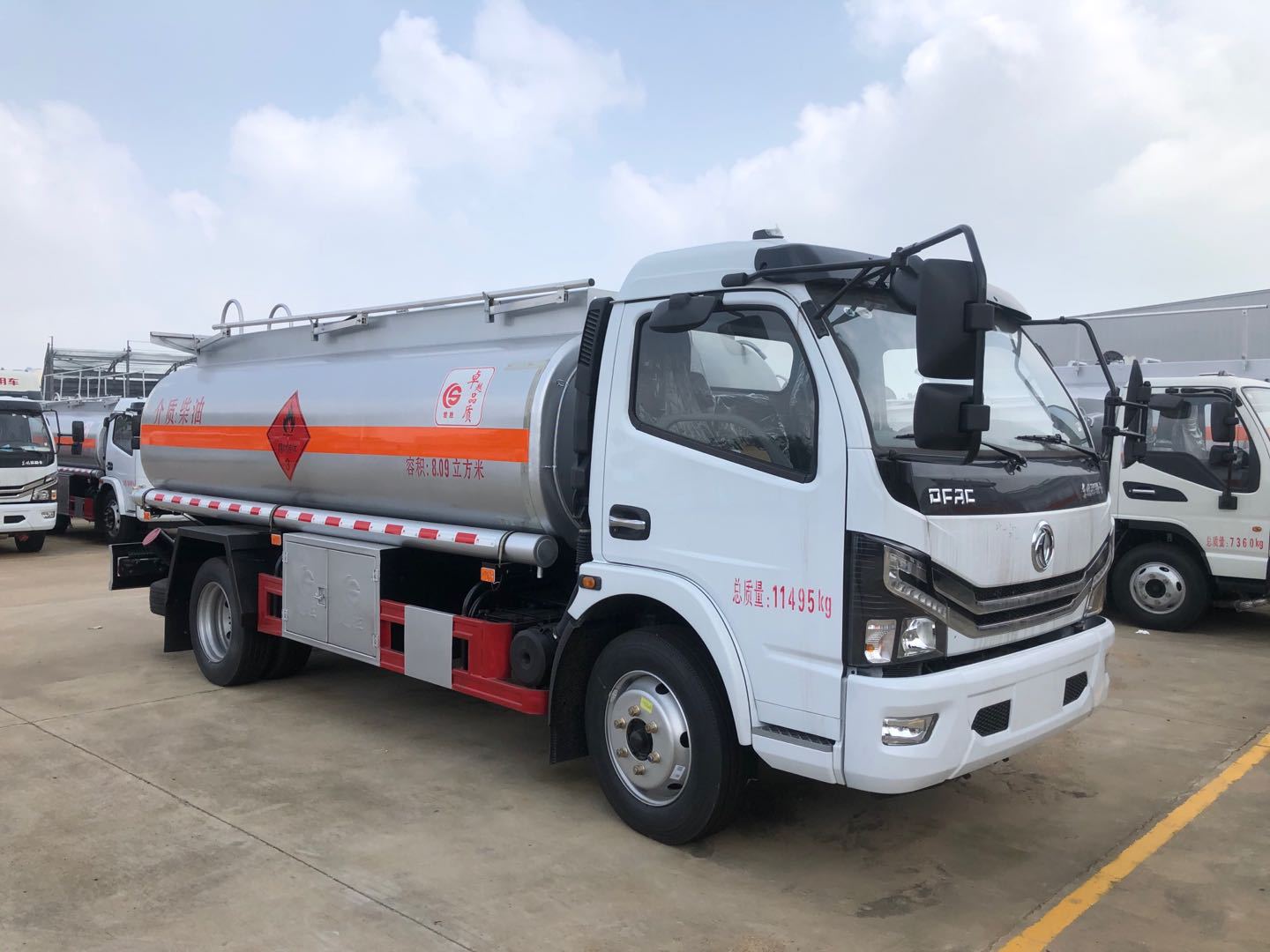 东风运油车 8.6方楚胜牌 二手带牌油车转让 全国送车包上户挂靠