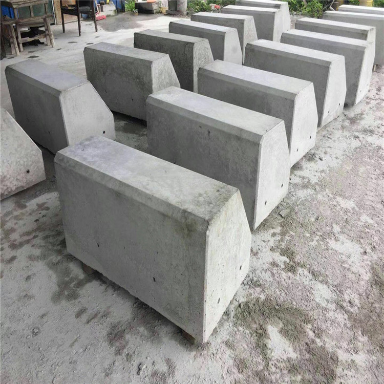 专供交通防护混凝土隔离墩 水泥杆水泥墩 水泥隔离墩