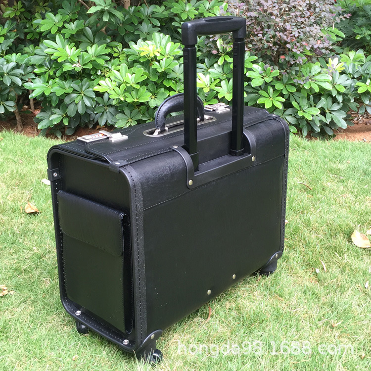 此款箱子是2021年主推款,性价比超高,提手处有金属钢圈,锁头白呖色,边