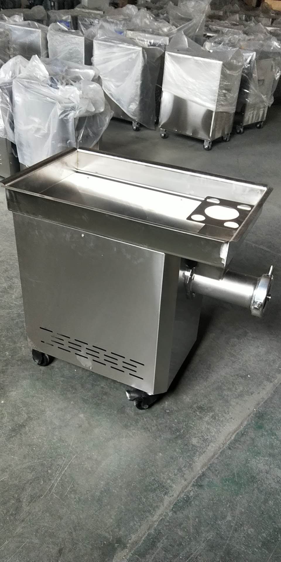 32型42型商用不绣钢料斗绞肉机 电动绞肉馅机商用碎肉机