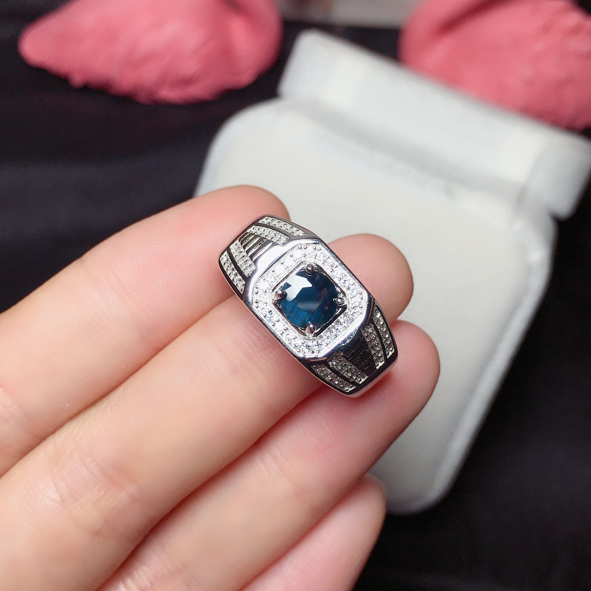 厂家现货蓝宝石戒指 925镶钻欧美新款简约饰品 蓝宝石男戒