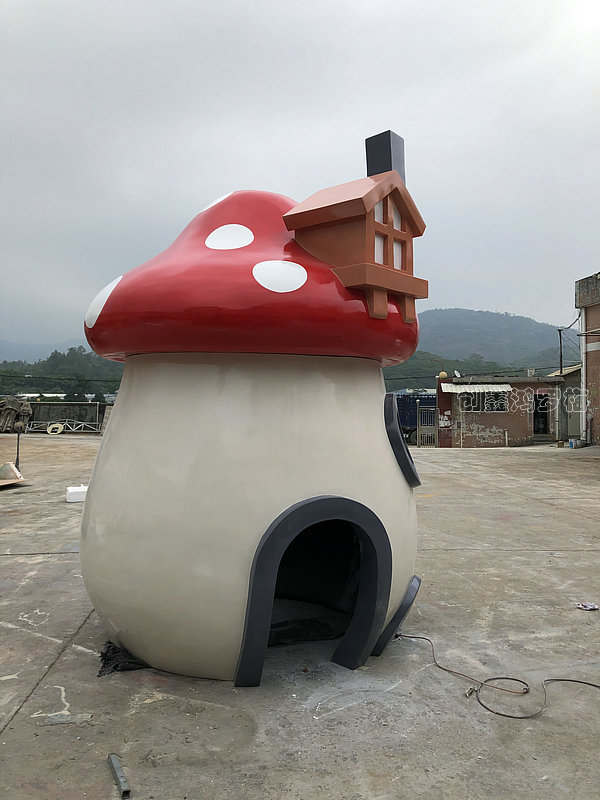 工厂直销玻璃钢蘑菇屋蘑菇房子雕塑 游乐场玻璃钢卡通水果房子