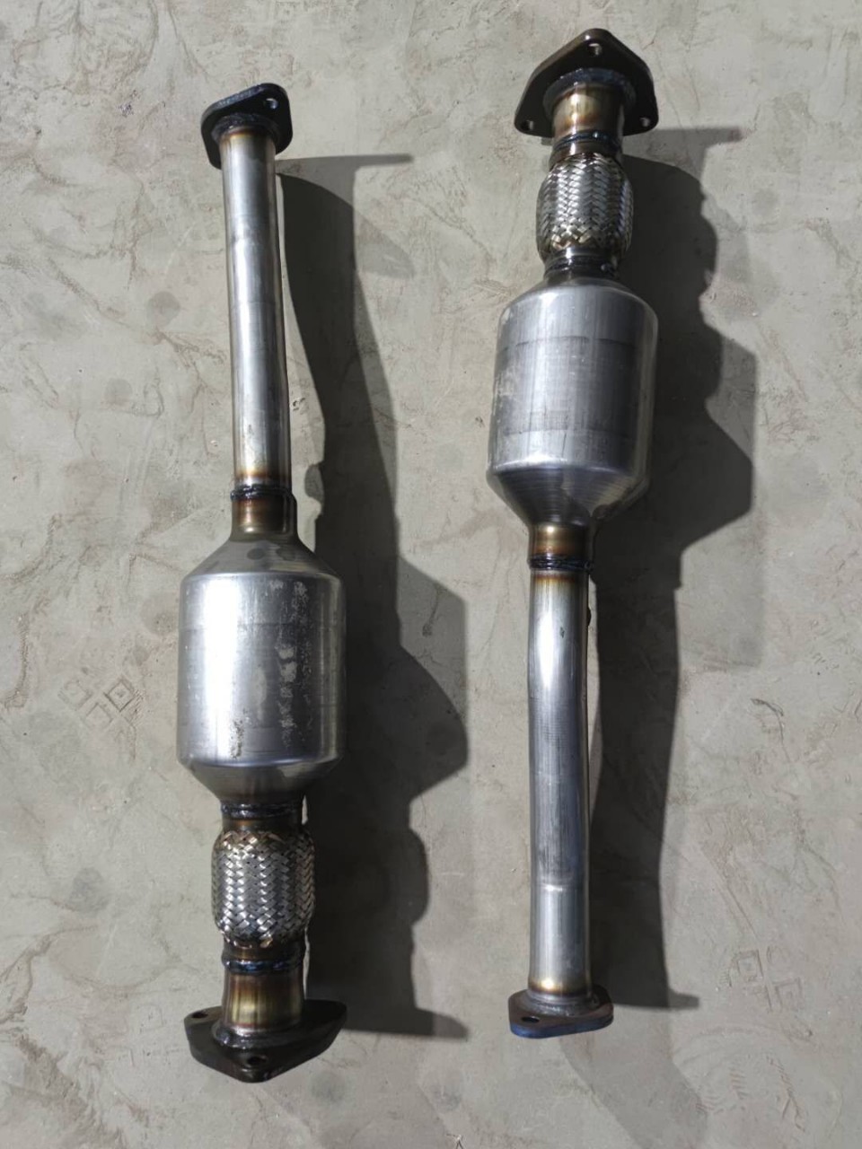 适用于五菱荣光b15三元催化器 汽车尾气净化器