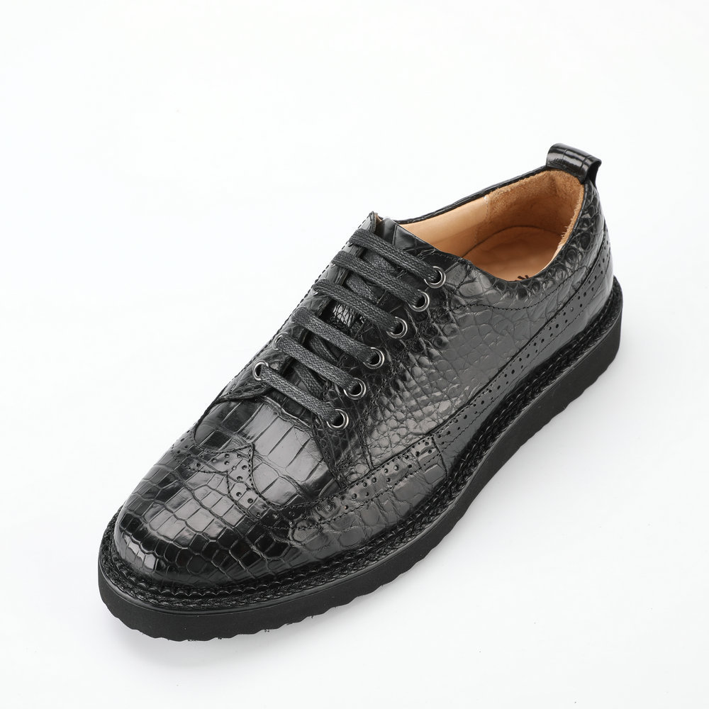 2021新款鳄鱼皮男鞋商务休闲休闲板鞋百搭皮鞋男真皮雕花鞋子批发