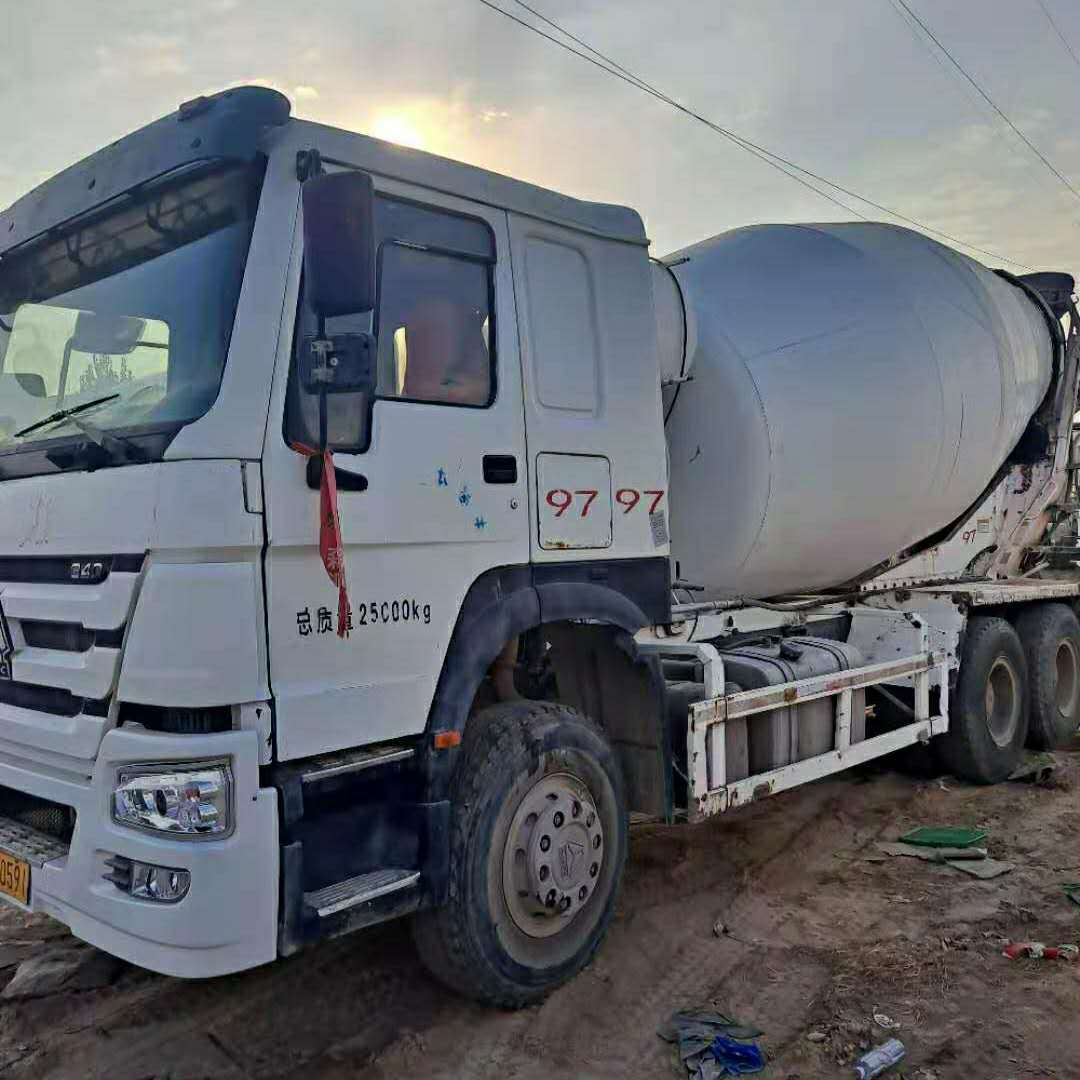 个人出售二手大12方豪沃混凝土车 混凝土搅拌运输罐 二手水泥罐车