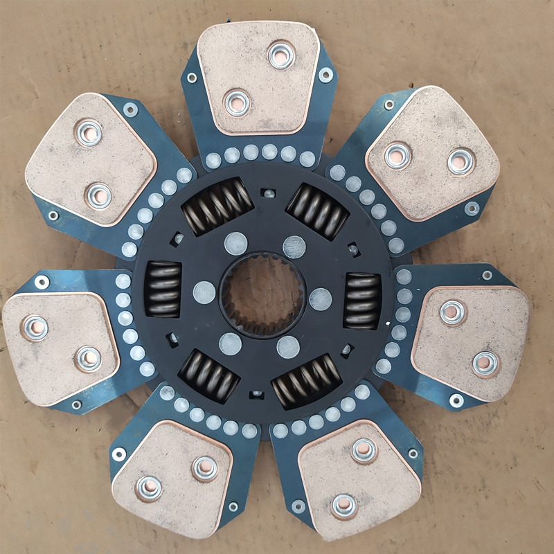 纸基材料:用石棉,植物纤维或两者的混合物相互交织,再加填料后由树脂