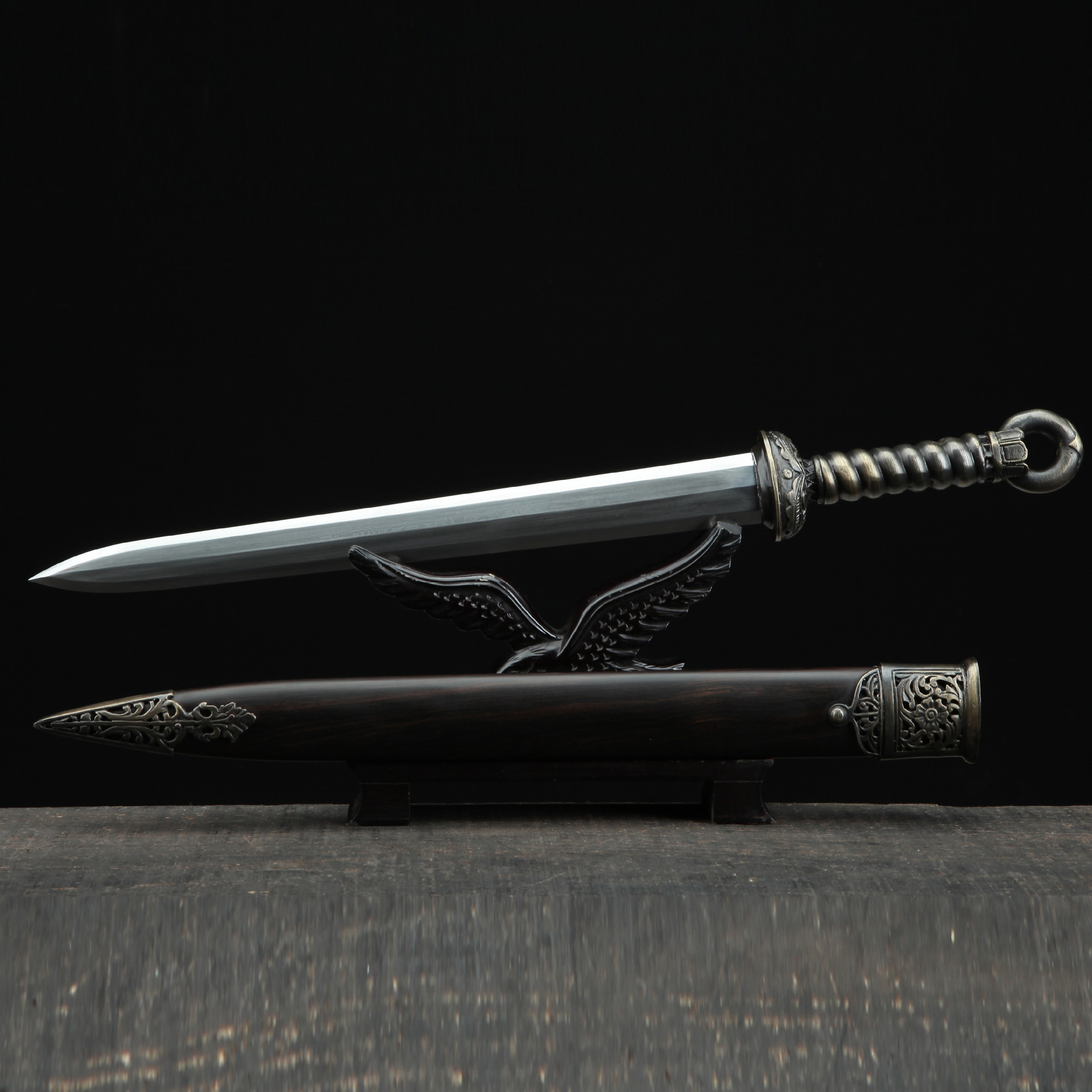 龙泉市刀剑手工锻打防身冷兵器一体花纹钢宝剑摆件八面唐剑未开刃