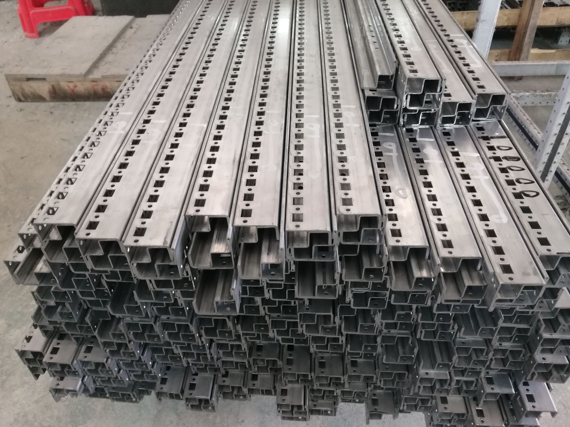 厂家直销九折型材冷轧板镀锌板覆铝锌板威图机柜九折型材