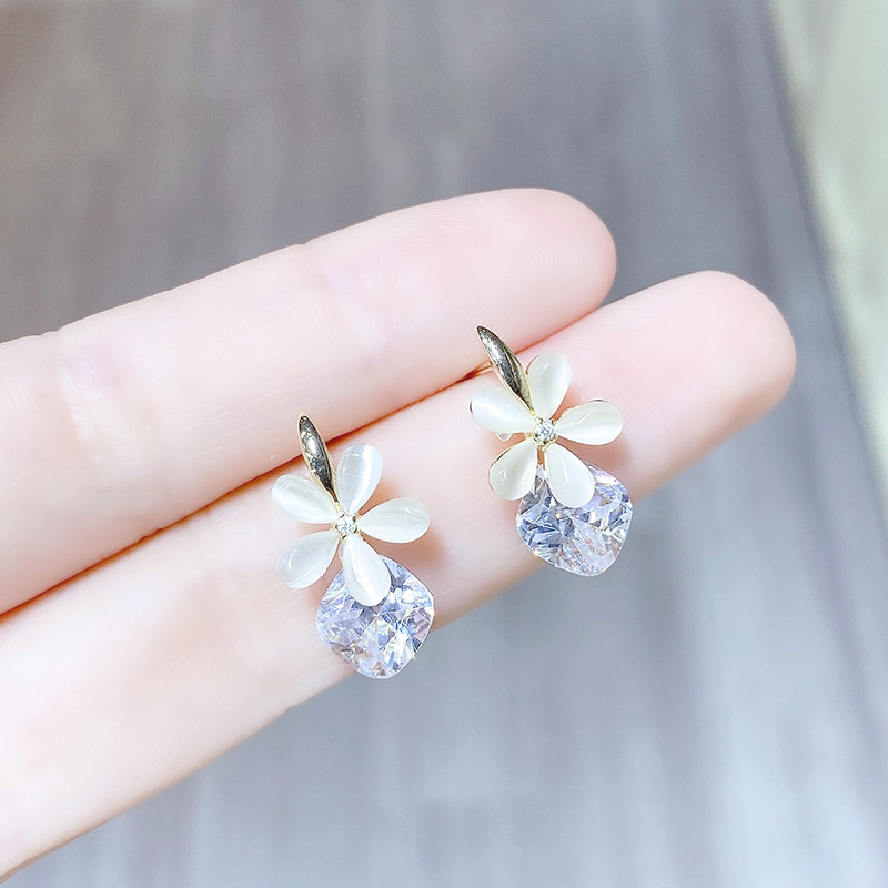 Beautiful Flowers Elegant Zircon Stud Earrings Simple Personality Opal Petal Earrings Earrings Ear Studs Female Sterling Silver Needle