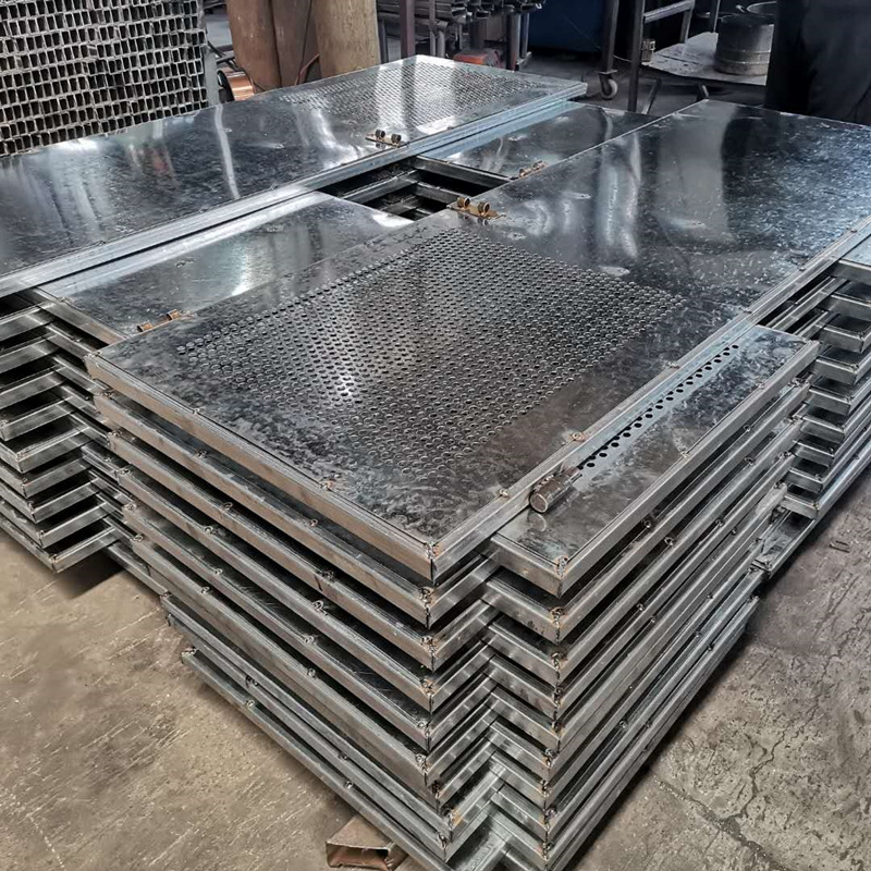 定制加厚镀锌板圆孔施工电梯防护门工地人货升降机冲孔板防护门