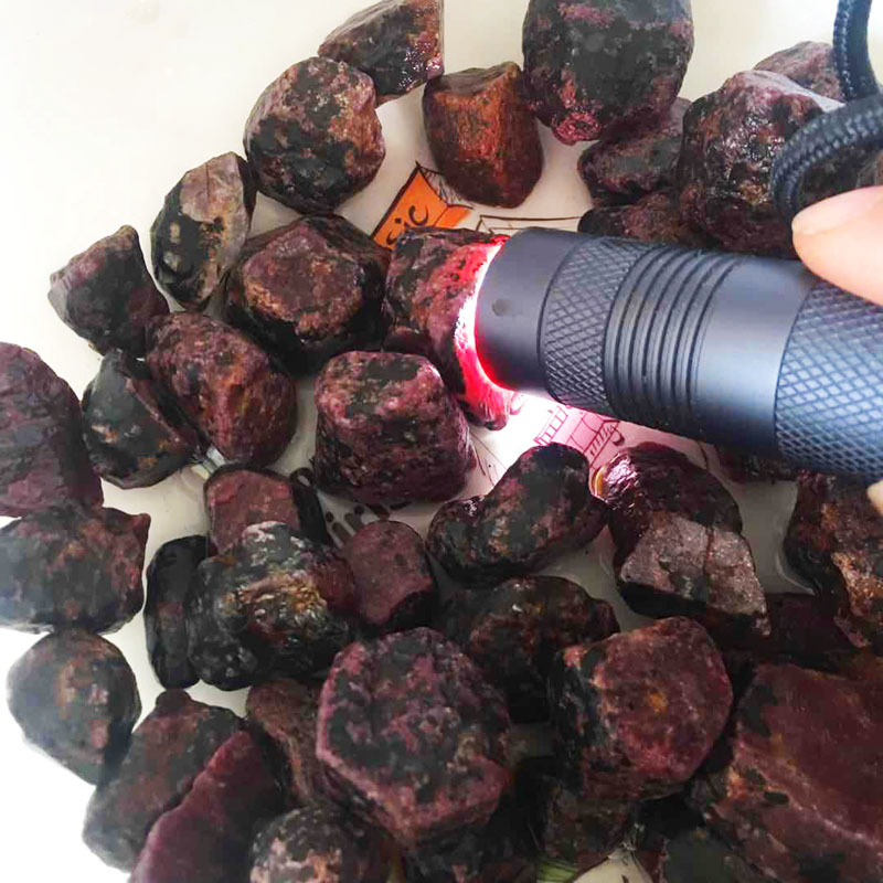 批发天然红刚玉原石 珠宝首饰及配件加工 矿物标本鱼缸花盆装饰