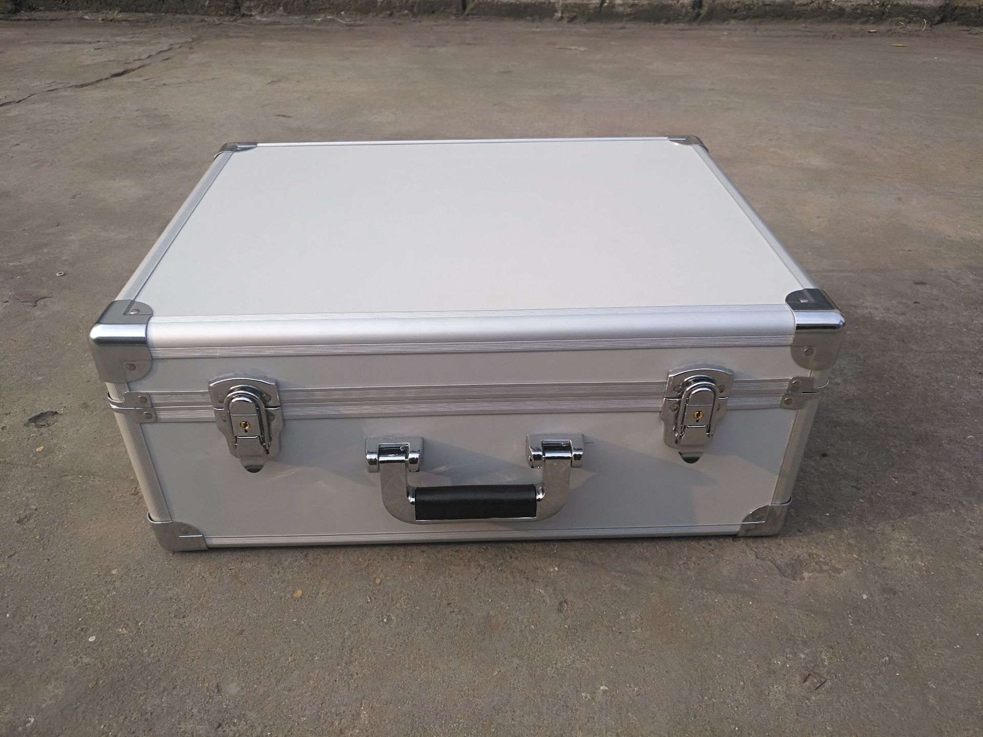 专业生产高档铝箱 高档手提工具箱 高档电子仪器箱 高档样品箱