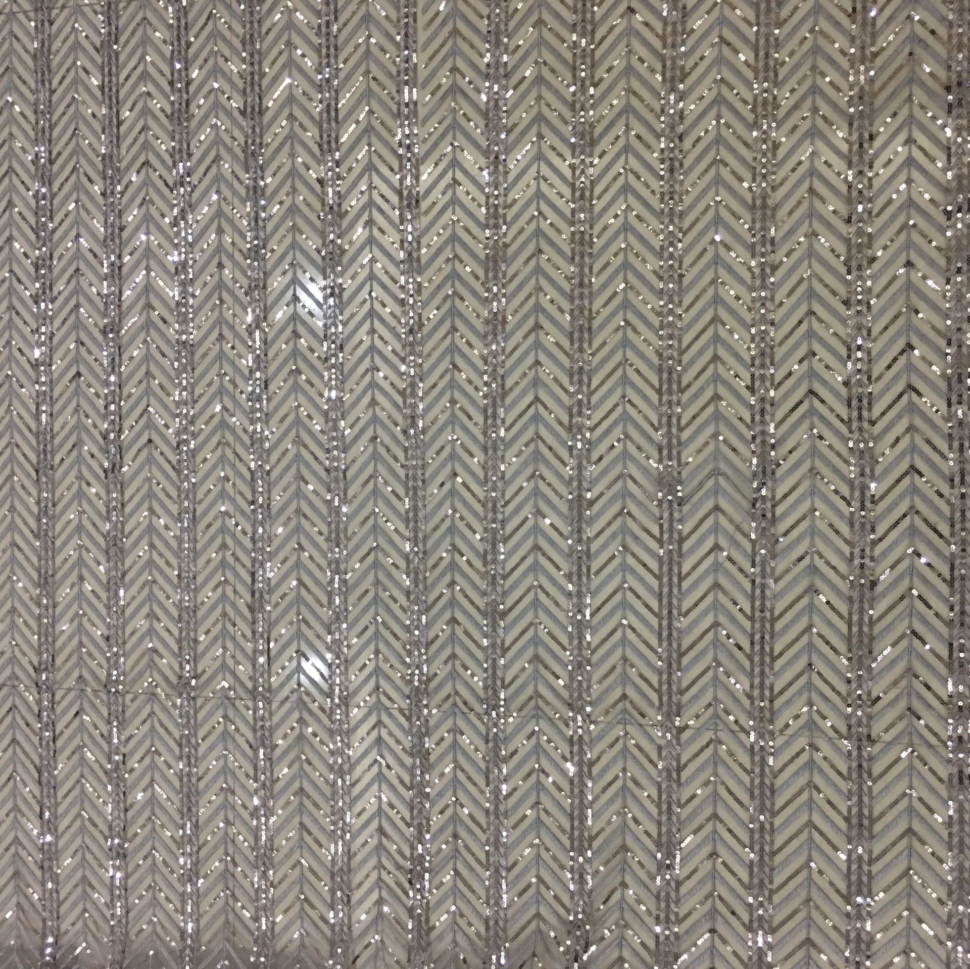 新款3厘珠片绣波纹蕾丝绣花刺绣网纱面料女装婚纱晚礼服连衣裙