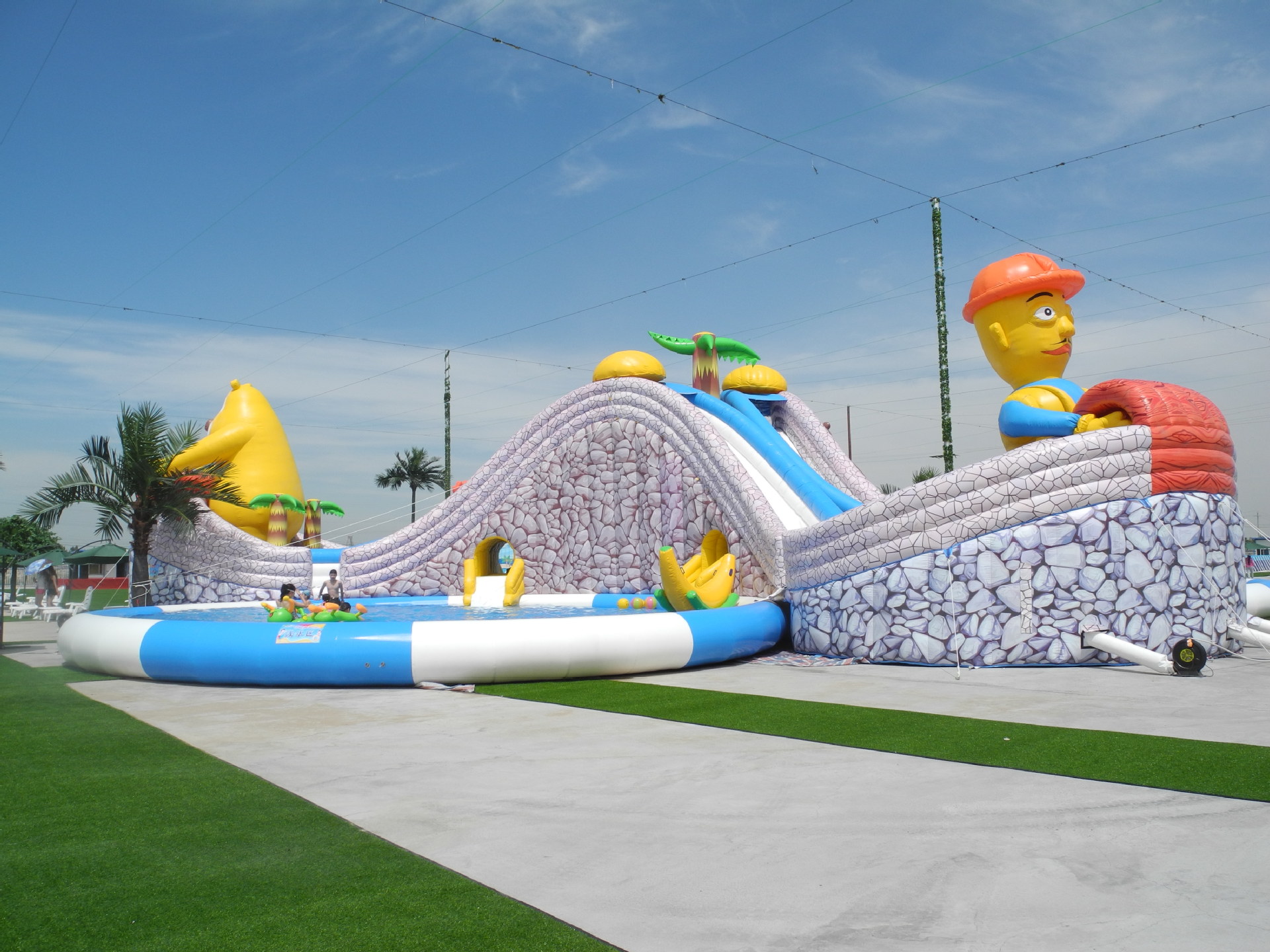 大型充气滑梯丛林探险水上乐园儿童成人滑梯动漫水上乐园设备厂家