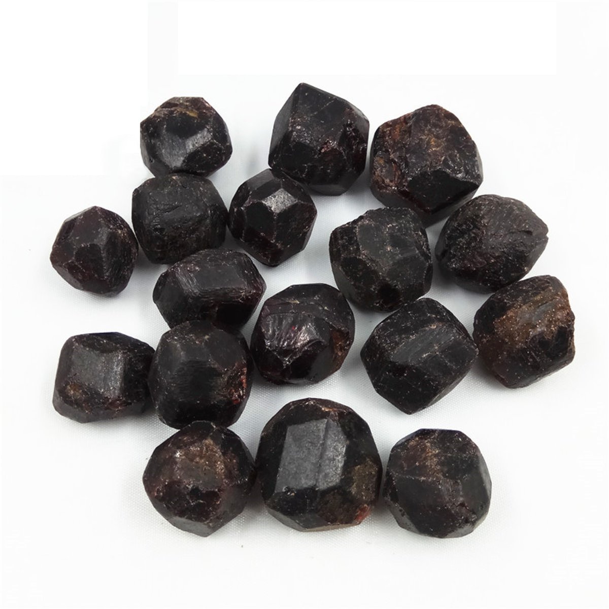 雕刻15-25mm石榴石原石大颗粒