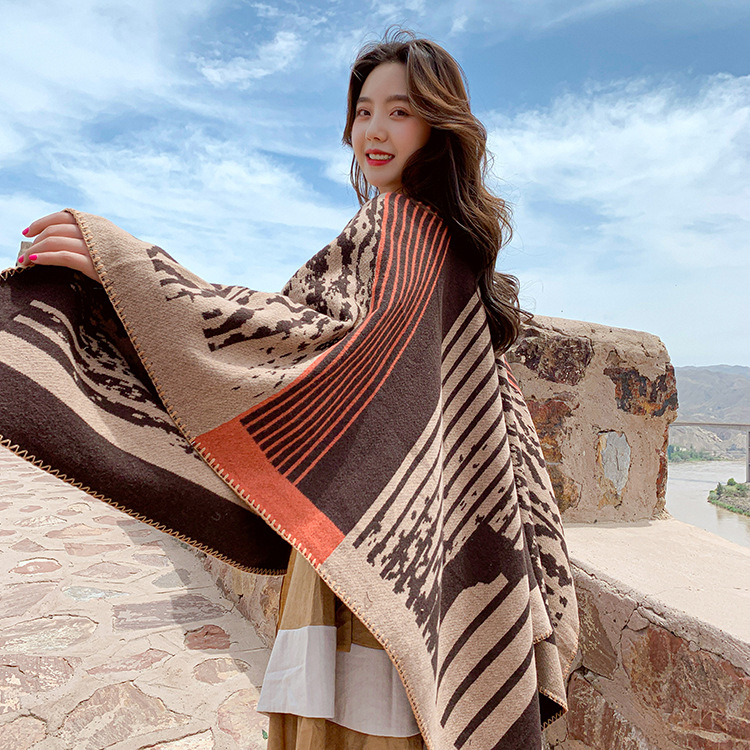 斗篷女秋冬季保暖仿羊绒时尚大披风韩版好搭不规则条纹拼色披肩潮