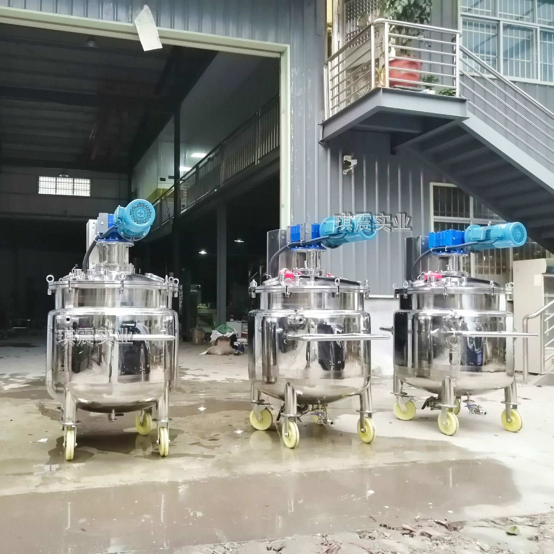 1吨电加热不锈钢反应釜乳胶漆真空乳化搅拌机液态硅胶搅拌罐