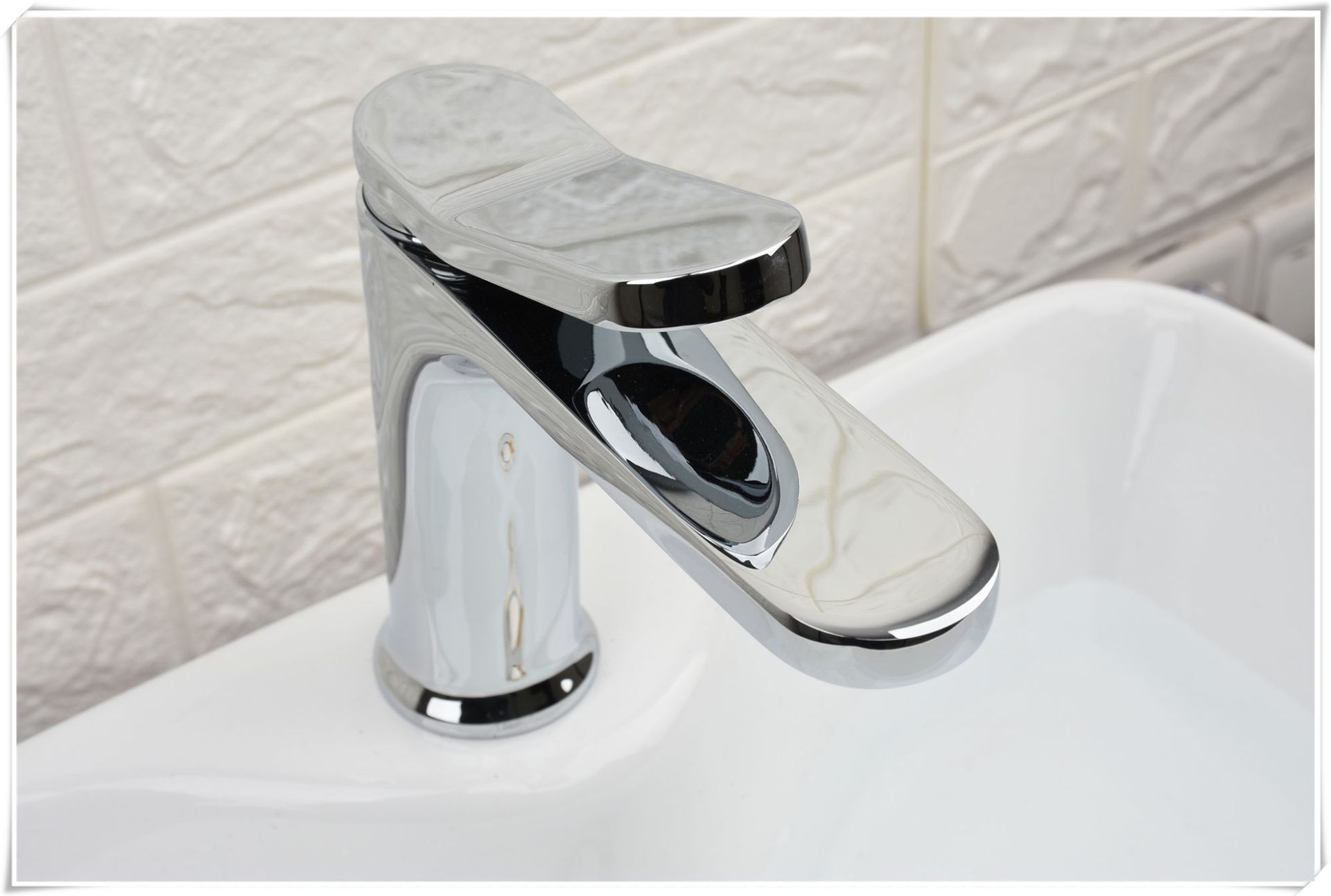 鑫君达卫浴铜高标面盆水龙头平板单孔网红水龙头洗手盆龙头厂家