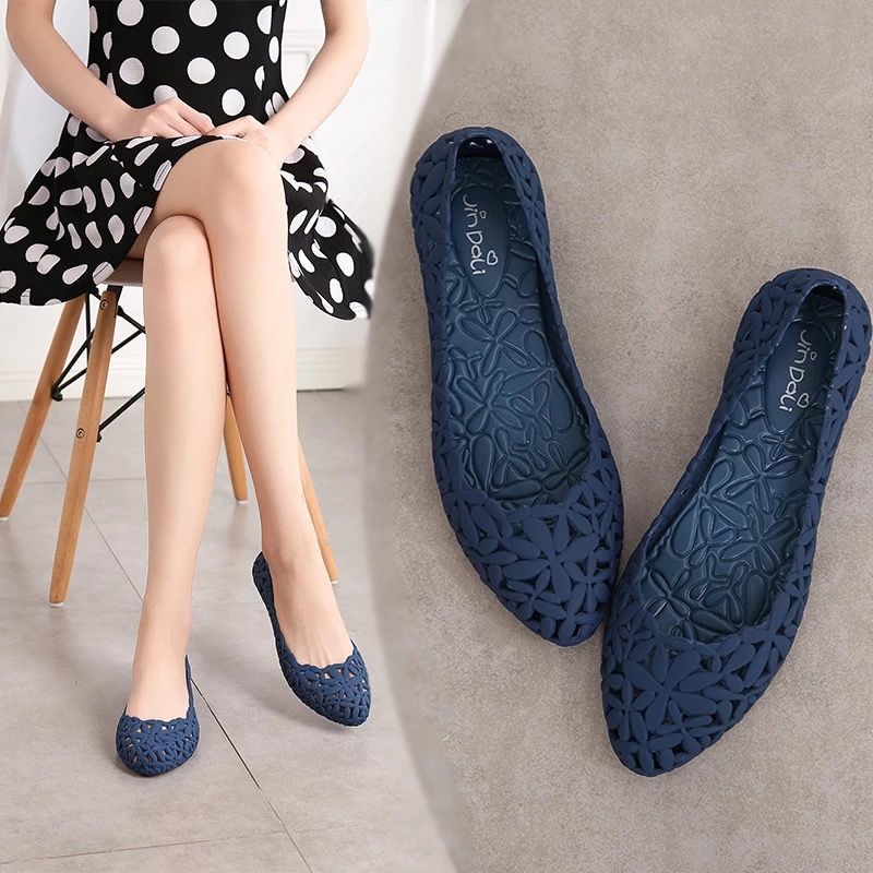 Summer New Hollow-out Plastic Sandals Women's Flat Leaking Hole Shoes Bird's Nest Jelly Fashion Closed Toe Beach Rain Boots